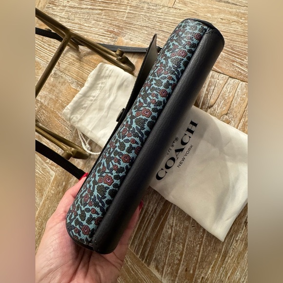 Coach Reversible - Picture 6 of 17